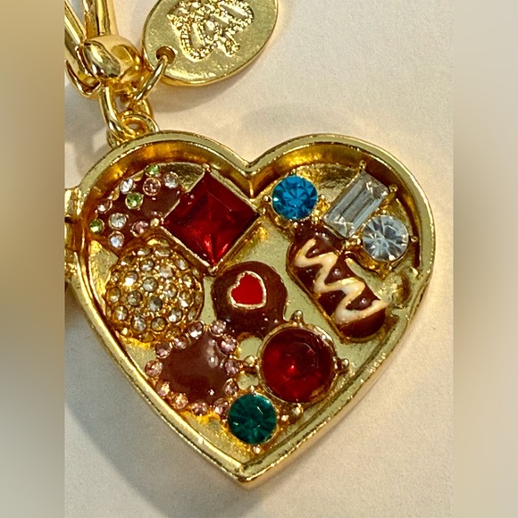 Charm - New! clip on heart chocolate hinged box - for bags, zipper, keychain etc - Picture 2 of 9